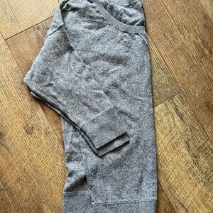 VINTAGE 2010ish American Eagle Outfitters Heather Gray Sweatshirt